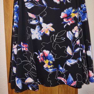 Floral knit skirt, size Small. NWOT